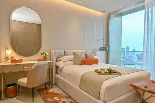 Panoramic Bay View Suite - King Bed room in Onyx Rotana