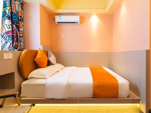 Wind sleeping Color Hotel - GuangZhou CHIME LONG Line7&18Nancun Wanbo STN