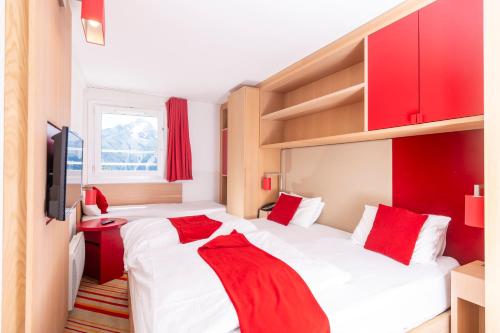 Room, family, private bathroom, 5 beds