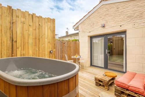 Chambres d'hôtes avec jacuzzi privatif uniquement pour le studio (Chambres d'hotes avec jacuzzi privatif uniquement pour le studio) in Merignac