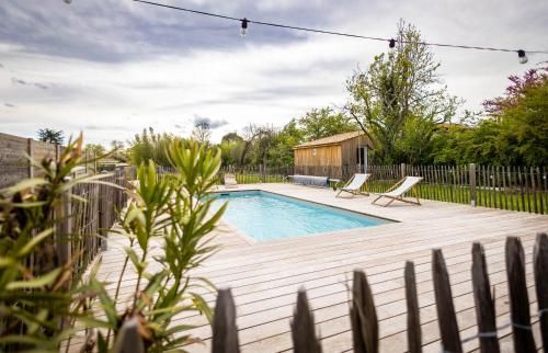 Kilátás, Chambres d'hôtes avec jacuzzi privatif uniquement pour le studio (Chambres d'hotes avec jacuzzi privatif uniquement pour le studio) in Merignac