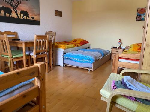 Ferienzimmer Oelhaf Zimmer in Gelb Self Check-In mit Key-Tresore in Wilhelmsdorf, Deutschland