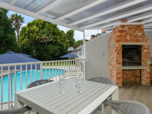 Two Bedroom Apartment with Patio image 10