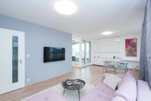 Danubius One - spacious apartment w free parking, Bratislava (photo 6)
