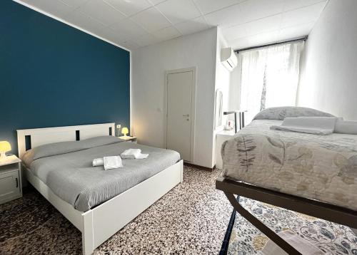 Quadruple Room with Balcony image 2