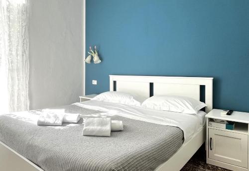 Double Room image 2