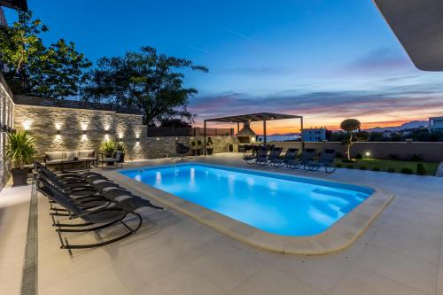 Villa D&D Excelsior - Luxury Villa With Heated Pool - Accommodation - Podstrana