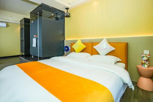 Wind sleeping Color Hotel - GuangZhou CHIME LONG Line7&18Nancun Wanbo STN