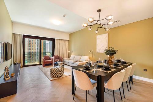 Daniels Luxe 3BR Downtown with Skyline View, Dubaï
