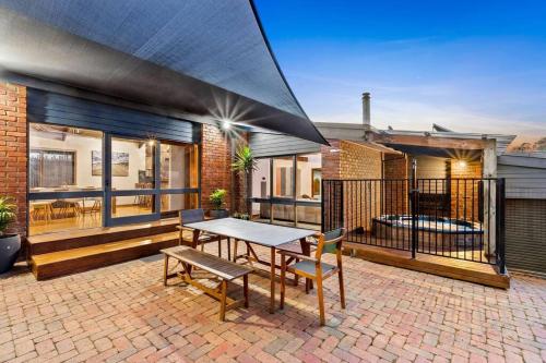 Beachside Weekender Retreat with Spa sleeps 13