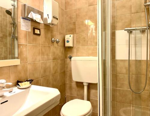 Basic Triple Room image 3