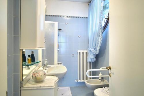 One-Bedroom Apartment image 10