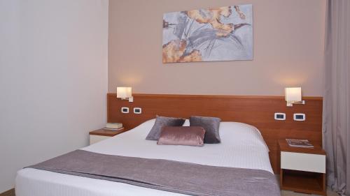 Arena Hotel Holiday - main image