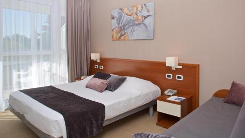 Arena Hotel Holiday - image 11