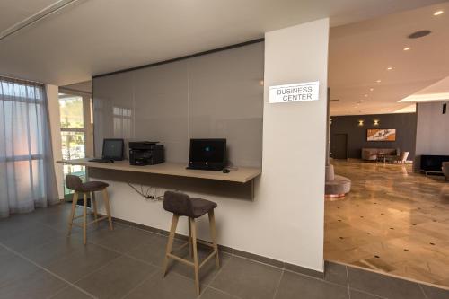 Arena Hotel Holiday - image 13