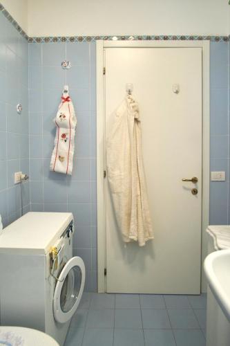 One-Bedroom Apartment image 1