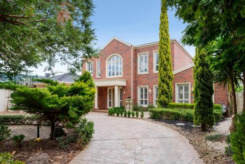 8 Beds Luxury Palatial Home with Full Gym