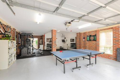 8 Beds Luxury Palatial Home with Full Gym