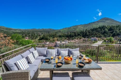 Oprema, Richmond Villa Greece in Elios Proni