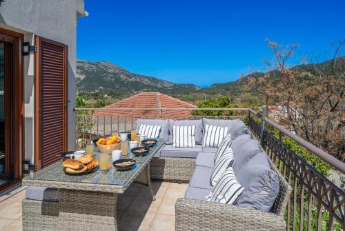 Oprema, Richmond Villa Greece in Elios Proni