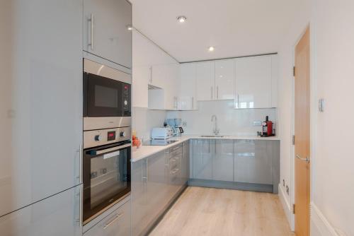 BEST THAMES VIEW in TOWN! LARGE LUXXE NOMAD DESIGN FAMILY HOME, Londýn (fotografie 9)