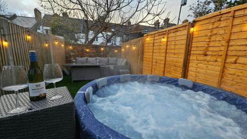 City Centre with Hot Tub - 3 Bed