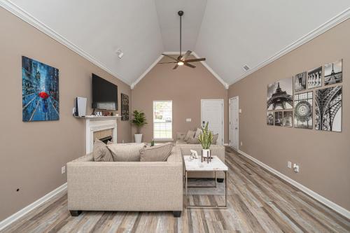 Wanderlust Willow Ultimate Escape With Comfort in Birmingham, USA
