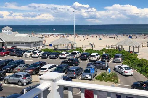 Newly Renovated Ocean Views Private Balcony