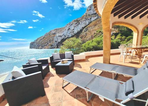 Cozy Villa Views to the Cala Granadella Beach