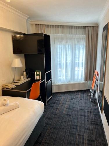 Multatuli Hotel - image 11