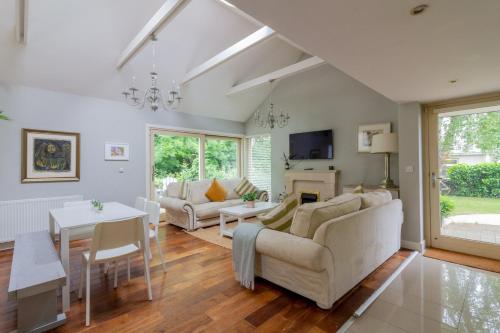 GuestReady - Opulence Malahide Seaside Cottage