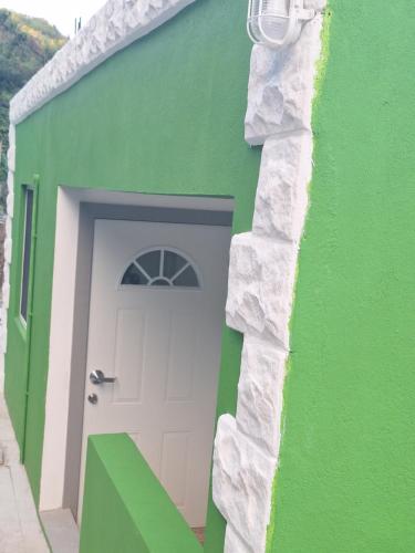 陽台/露台, Ackee Green Rental - 2 bedroom 1 bathroom in 羅德尼灣