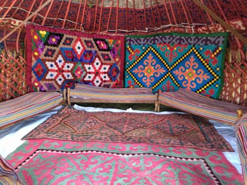 Tunduk son-kol yurt camp