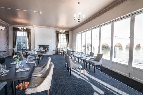 Ristorante, Thames Riviera Hotel in Slough