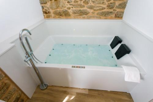 Pezsgőfürdő, Suite de Maria in Frixe