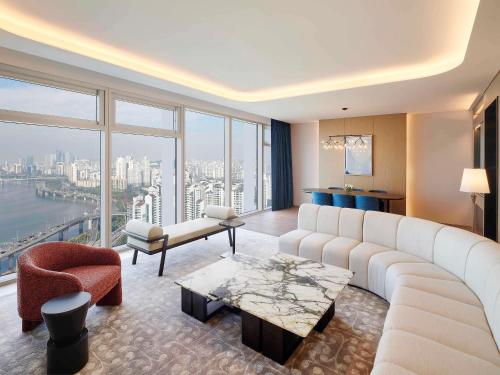 King Suite with Terrace and River View - Bamseom 