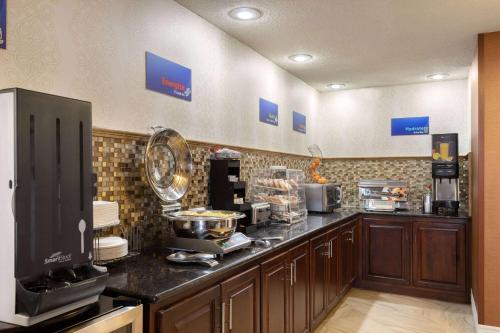 Days Inn by Wyndham Columbia Kentucky in Columbia, USA