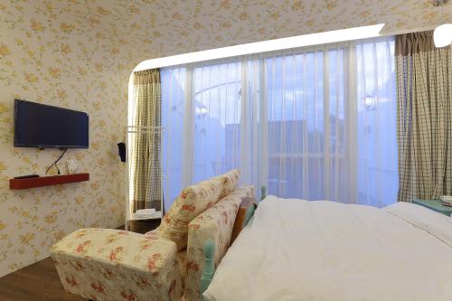 Double Room with Terrace image 8