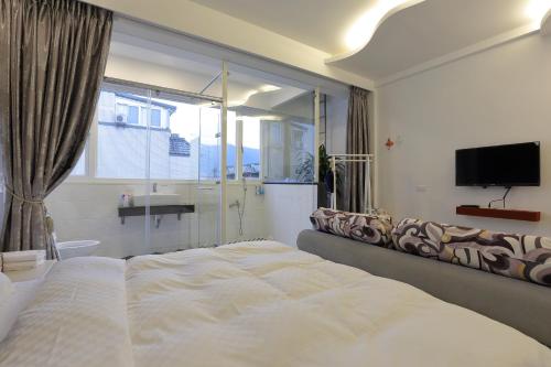 Classic Double Room image 8