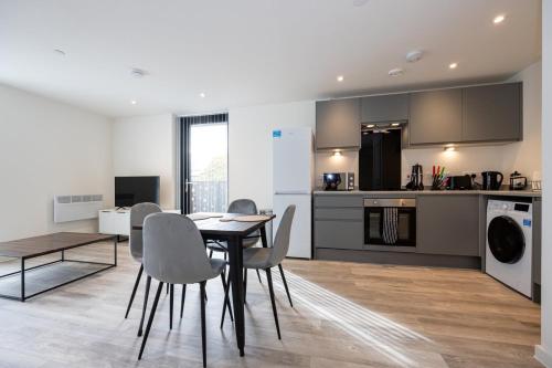 GuestReady - Elegant Tranquility in Vauxhall, Liverpool