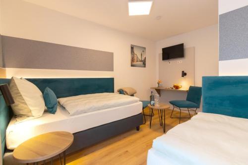 2 twin beds