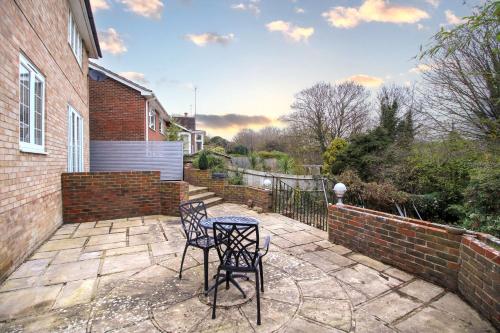 Wanderdown House near the Beach with a Parking Space