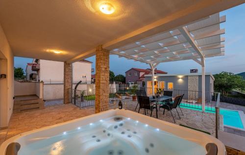 Viesnīcas āriene, Awesome Home In Gorica in Gorica
