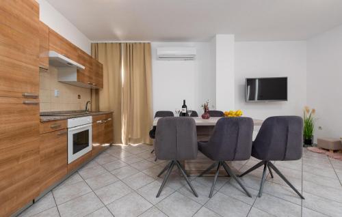 virtuve, Awesome Home In Gorica in Gorica