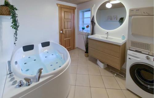 衛浴, Holiday Home Marielyst Strandpark Væggerløse Ii in 伊德斯特納