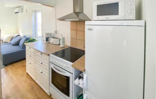 Konyha, Nice Home In Tived With Lake View in Tived