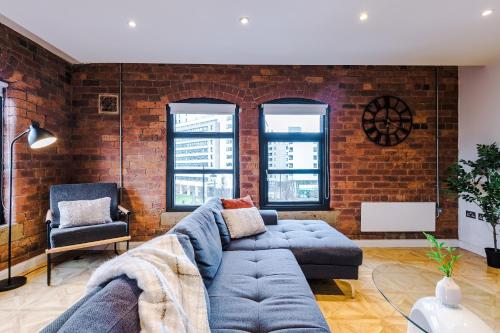 2 King Size Beds in Manhattan styled Oversize Apartment, Leeds (photo 9)