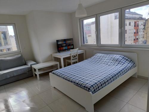 Elegant Spacious Room with Open Kitchen, Steps from Luxembourg Train Station