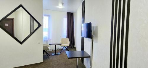 Wellotel Illichivsk - image 14