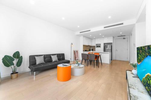 Sleek Urban Lifestyle Retreat in Heart of Rhodes - image 10